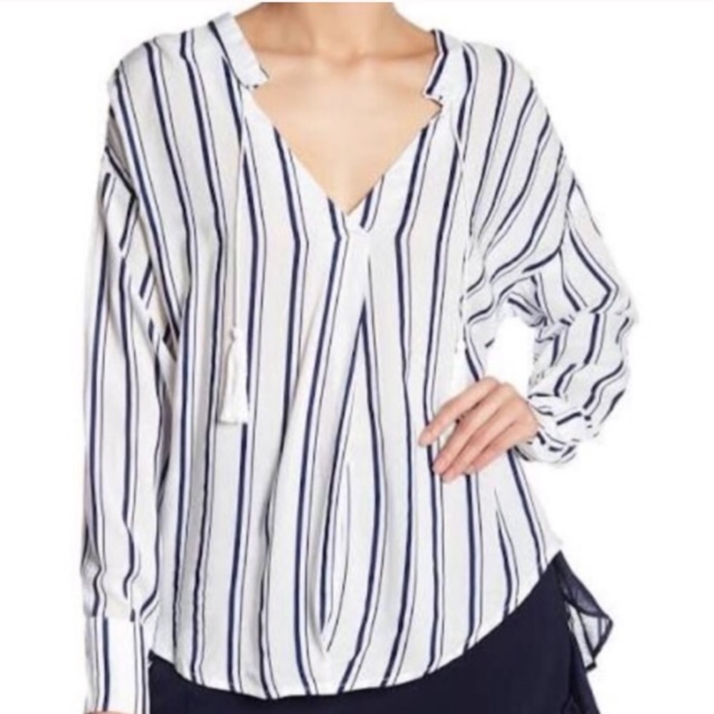 🔥SALE $8🔥 Line & Dot 🆕 NWT Navy & White blouse